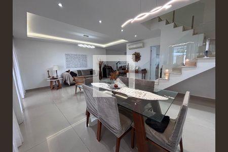 Sala de casa de condomínio à venda com 3 quartos, 269m² em Vargem Grande, Rio de Janeiro