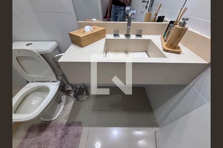 Banheiro de casa de condomínio à venda com 3 quartos, 269m² em Vargem Grande, Rio de Janeiro
