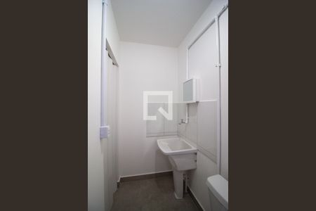 Banheiro de kitnet/studio para alugar com 1 quarto, 21m² em Vila Castilho, Votorantim
