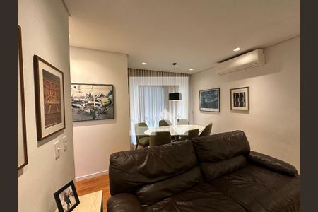 Sala de apartamento para alugar com 3 quartos, 70m² em Jardim Tupanci, Barueri