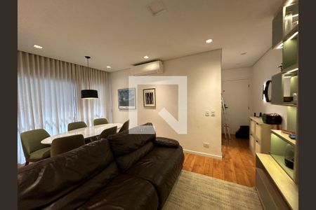 Sala de apartamento para alugar com 3 quartos, 70m² em Jardim Tupanci, Barueri