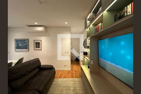 Sala de apartamento para alugar com 3 quartos, 70m² em Jardim Tupanci, Barueri