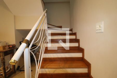 Escada de casa à venda com 3 quartos, 120m² em Vila Scarpelli, Santo André