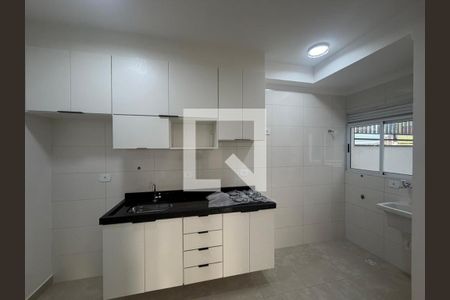 Cozinha de apartamento para alugar com 2 quartos, 53m² em Jardim Caguassu, São Paulo