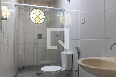 Banheiro de apartamento para alugar com 1 quarto, 45m² em Padre Eustáquio, Belo Horizonte