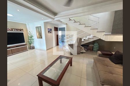 Sala de casa à venda com 4 quartos, 200m² em Vila Valqueire, Rio de Janeiro