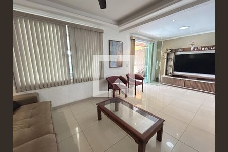 Casa à venda com 4 quartos, 200m² em Vila Valqueire, Rio de Janeiro