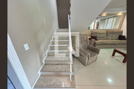 Casa à venda com 4 quartos, 200m² em Vila Valqueire, Rio de Janeiro