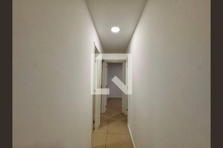 Corredor de apartamento para alugar com 3 quartos, 150m² em Vargem Pequena, Rio de Janeiro