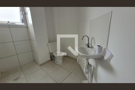 Banheiro de apartamento para alugar com 1 quarto, 32m² em Vila Monte Belo, Itaquaquecetuba