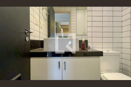 Banheiro de apartamento à venda com 2 quartos, 43m² em Cerqueira César, São Paulo