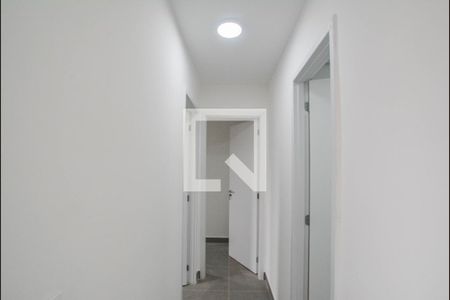 Corredor de apartamento para alugar com 2 quartos, 49m² em Santa Terezinha, Santo André