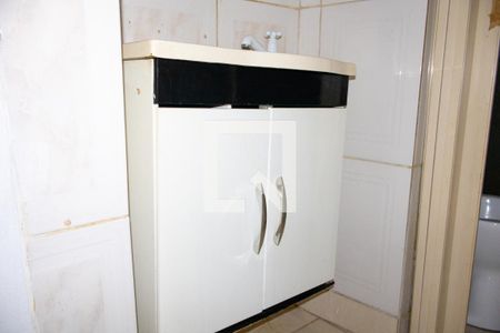 Banheiro - Armário de apartamento para alugar com 1 quarto, 38m² em Conjunto Habitacional Presidente Castelo Branco, Carapicuíba