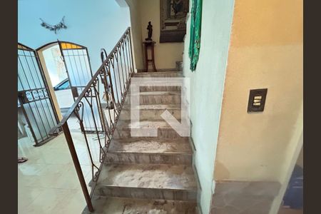 Escada de casa à venda com 6 quartos, 341m² em Vila Valqueire, Rio de Janeiro