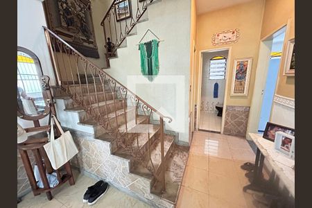 Escada de casa à venda com 6 quartos, 341m² em Vila Valqueire, Rio de Janeiro
