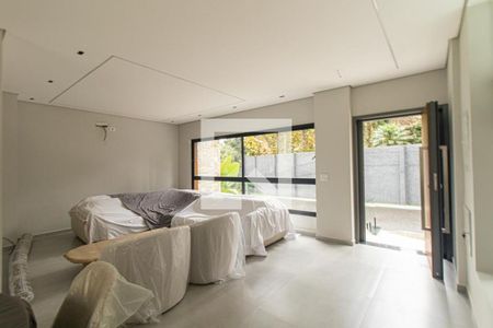 Sala de casa de condomínio à venda com 3 quartos, 248m² em Uberaba, Curitiba
