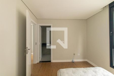 Quarto 1 Suíte 1 de casa de condomínio à venda com 3 quartos, 248m² em Uberaba, Curitiba