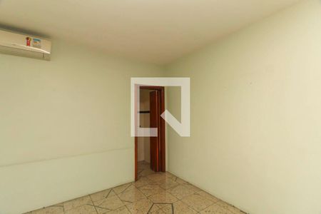 Suite de casa para alugar com 5 quartos, 212m² em Vila Ema, São Paulo