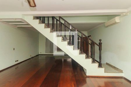 Sala de casa para alugar com 5 quartos, 212m² em Vila Ema, São Paulo