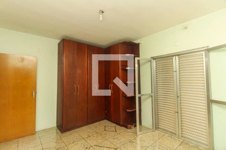 Suite de casa para alugar com 5 quartos, 212m² em Vila Ema, São Paulo