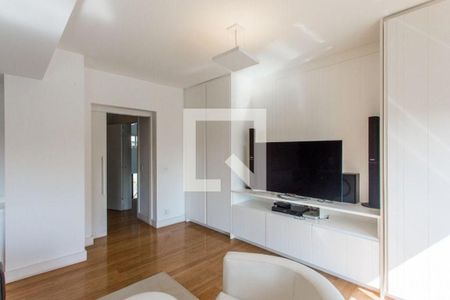 Casa à venda com 3 quartos, 483m² em Vila Tramontano, São Paulo