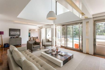 Casa à venda com 3 quartos, 483m² em Vila Tramontano, São Paulo