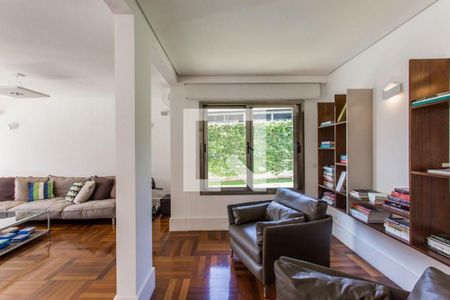 Casa à venda com 3 quartos, 483m² em Vila Tramontano, São Paulo