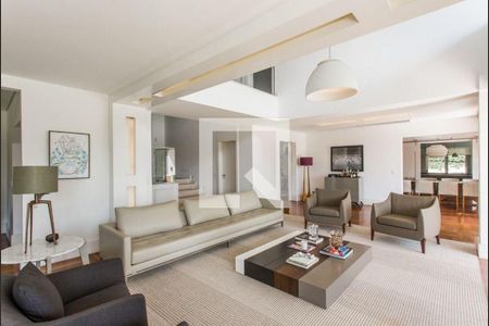 Casa à venda com 3 quartos, 483m² em Vila Tramontano, São Paulo