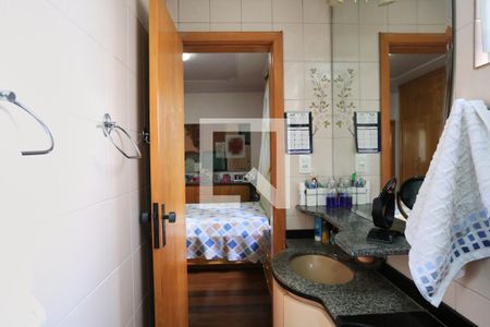 Banheiro da Suíte de apartamento à venda com 4 quartos, 110m² em Silveira, Belo Horizonte