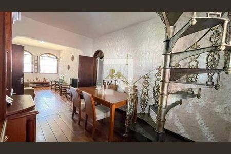 Casa à venda com 4 quartos, 244m² em Ouro Preto, Belo Horizonte