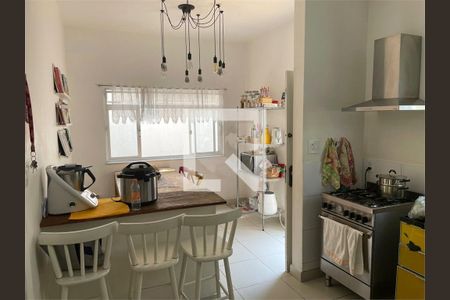 Casa à venda com 4 quartos, 245m² em Jardim Prudência, São Paulo