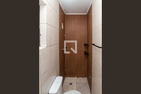 Banheiro de casa de condomínio para alugar com 1 quarto, 33m² em Parque Vitoria, São Paulo