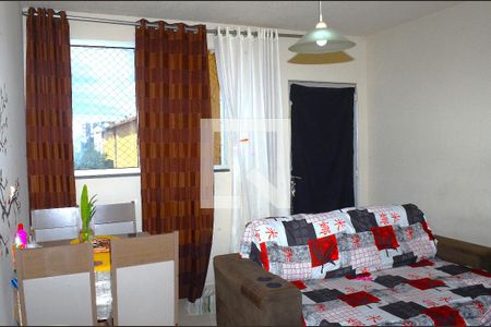 Sala de apartamento para alugar com 2 quartos, 45m² em Capitão Eduardo, Belo Horizonte