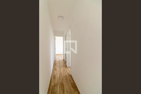 Corredor de apartamento para alugar com 2 quartos, 49m² em Rocha Miranda, Rio de Janeiro