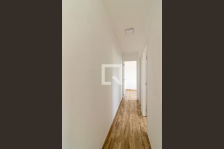 Corredor de apartamento para alugar com 2 quartos, 49m² em Rocha Miranda, Rio de Janeiro