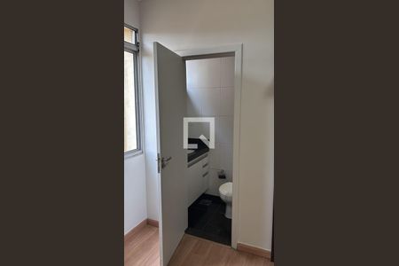 Banheiro de apartamento para alugar com 3 quartos, 86m² em Vila Ermelinda, Belo Horizonte