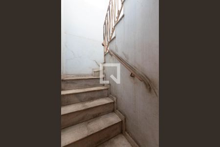 Escada  de casa à venda com 2 quartos, 250m² em Vila Mazzei, São Paulo