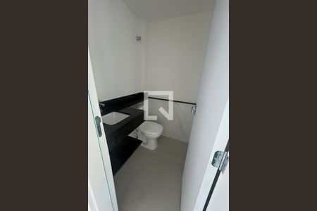 Banheiro 1 de apartamento à venda com 2 quartos, 200m² em Jardim Guanabara, Rio de Janeiro