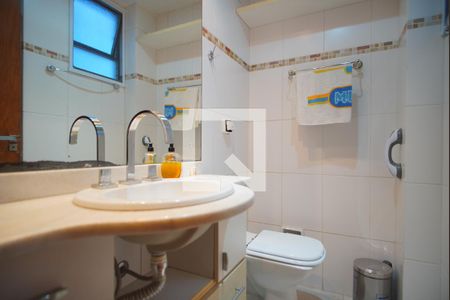 Banheiro social de apartamento à venda com 2 quartos, 130m² em Petrópolis, Porto Alegre