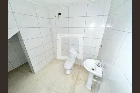 Banheiro de casa para alugar com 1 quarto, 32m² em Jardim dos Francos, São Paulo