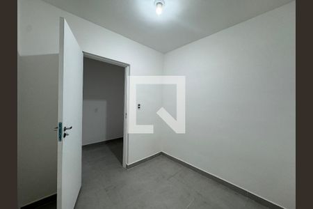 Quarto 2 de apartamento para alugar com 2 quartos, 40m² em Santo Antônio, Osasco
