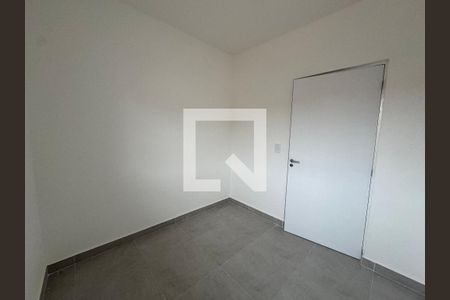 Quarto 2 de apartamento para alugar com 2 quartos, 40m² em Santo Antônio, Osasco