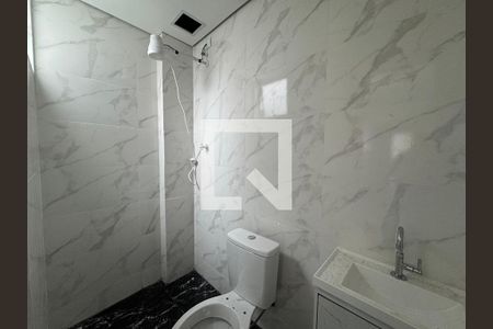 Banheiro de apartamento para alugar com 2 quartos, 40m² em Santo Antônio, Osasco