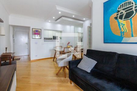 Sala de estar com sofá, mesa e cadeiras, pintura na parede e porta de entrada. de apartamento à venda com 4 quartos, 81m² em Alto da Lapa, São Paulo