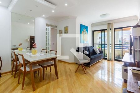 Sala de estar com vista para a cidade, com móveis modernos e iluminação adequada. de apartamento à venda com 4 quartos, 81m² em Alto da Lapa, São Paulo