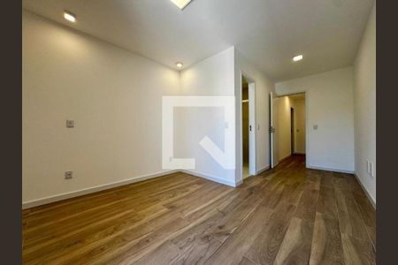 Foto 01 de casa à venda com 2 quartos, 95m² em Vila Paiva, São Paulo