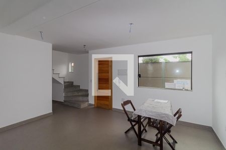 Sala de casa de condomínio à venda com 2 quartos, 75m² em Parque São Lucas, São Paulo