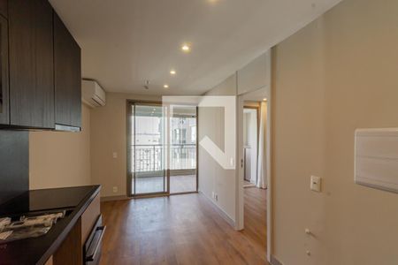 Sala e Cozinha de apartamento para alugar com 1 quarto, 40m² em Indianópolis, São Paulo