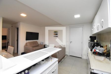 Sala/Cozinha de apartamento à venda com 2 quartos, 75m² em Boa Vista, Curitiba