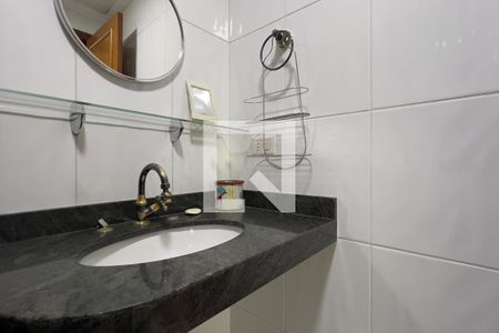 Banheiro da Edícula de casa à venda com 3 quartos, 575m² em Vila Galvão, Guarulhos